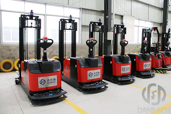 AGV搬運(yùn)車(chē)